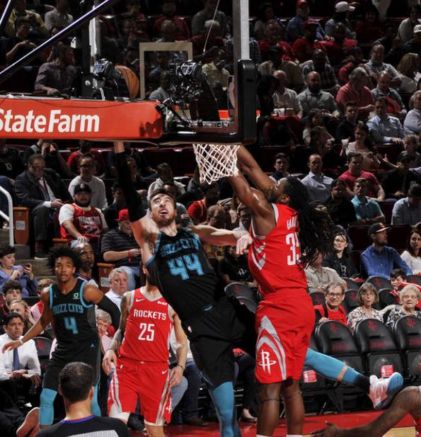  勇士绝杀雷霆终结对手七连胜势头  