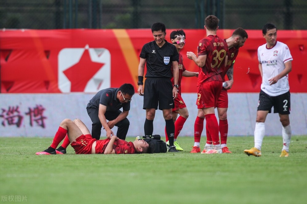  斯特拉斯堡球迷冲突 足协重罚主场空场两场  