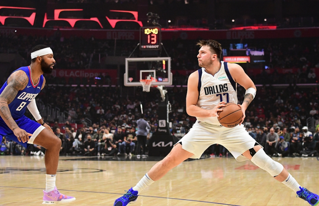  东契奇40+三双独行侠险胜快船显核心价值